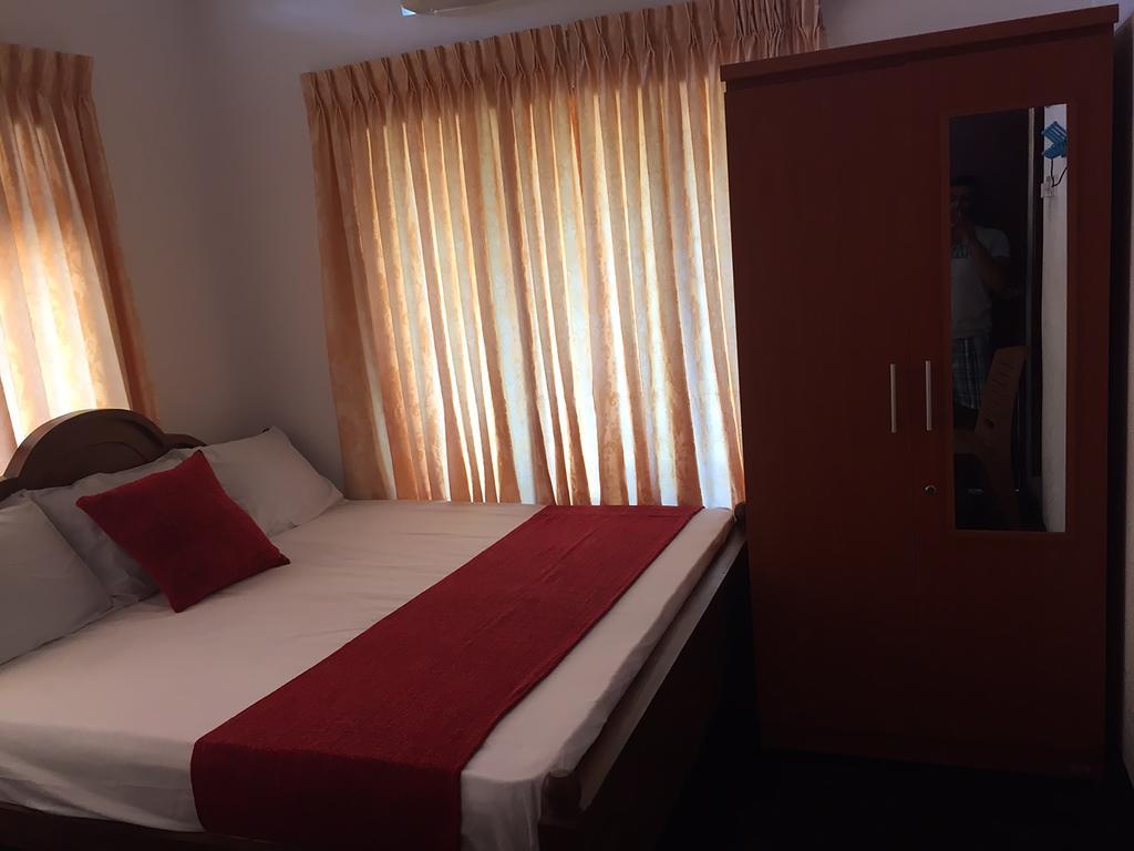 Yaarl Holiday Inn Джафна Экстерьер фото