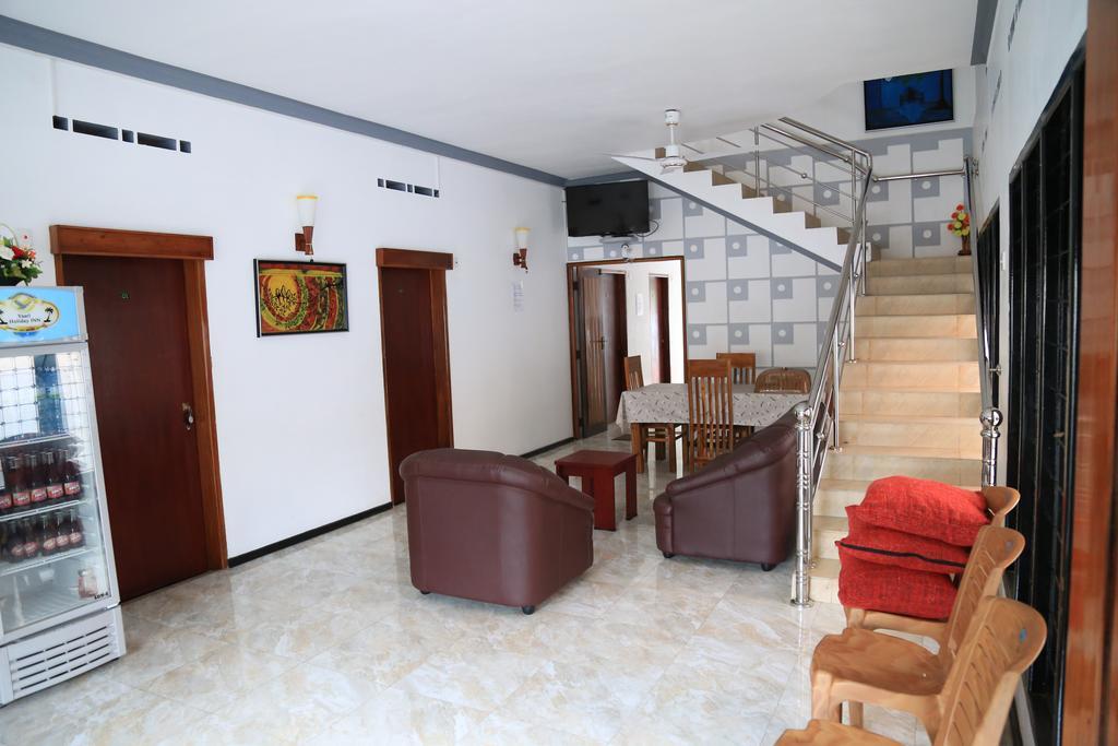 Yaarl Holiday Inn Джафна Экстерьер фото