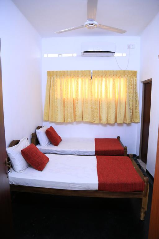 Yaarl Holiday Inn Джафна Экстерьер фото