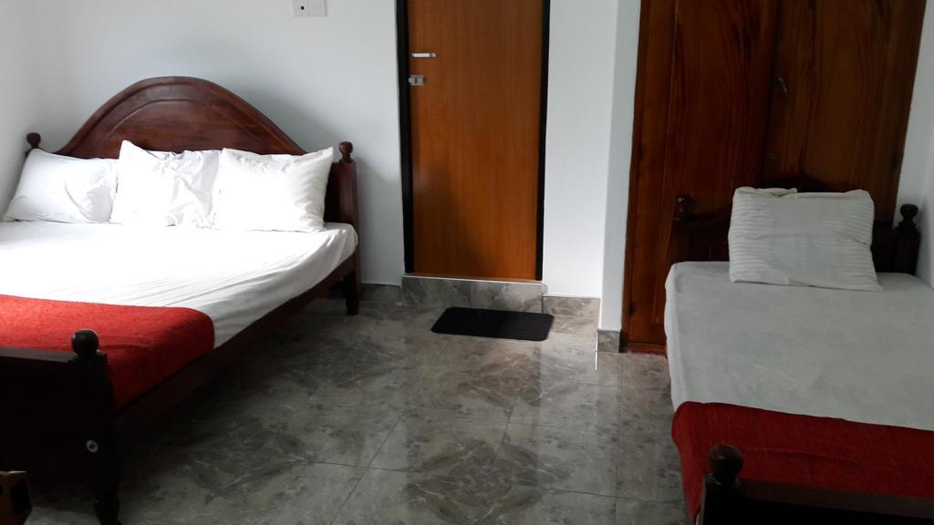 Yaarl Holiday Inn Джафна Экстерьер фото