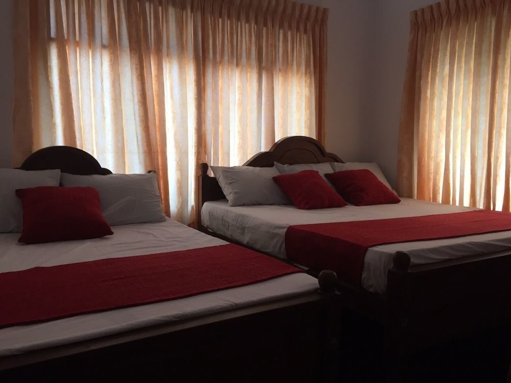 Yaarl Holiday Inn Джафна Экстерьер фото