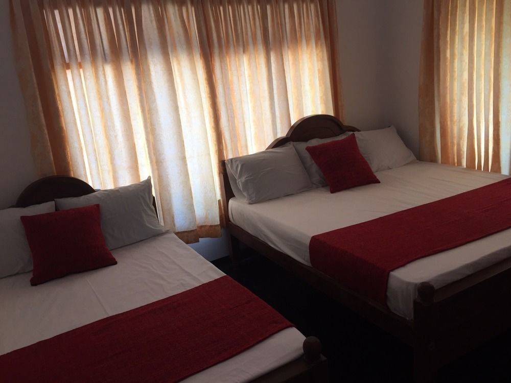 Yaarl Holiday Inn Джафна Экстерьер фото
