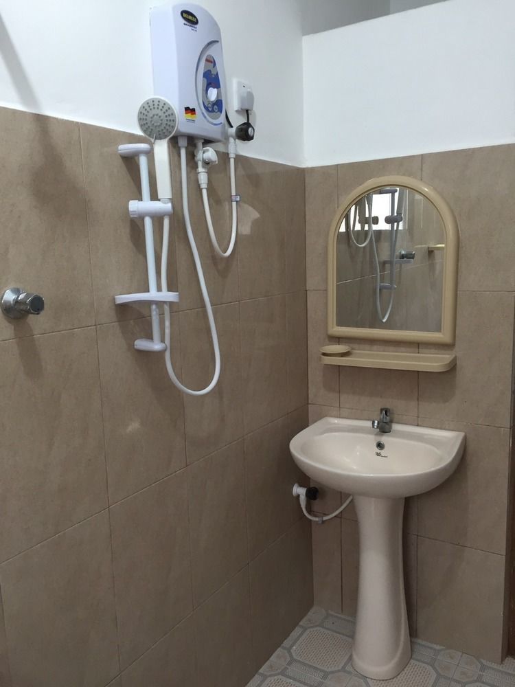 Yaarl Holiday Inn Джафна Экстерьер фото